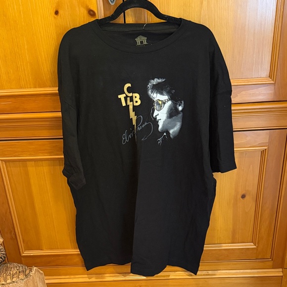 Official Apparel from Graceland Elvis Presley T-Shirt NEW - Picture 2 of 6